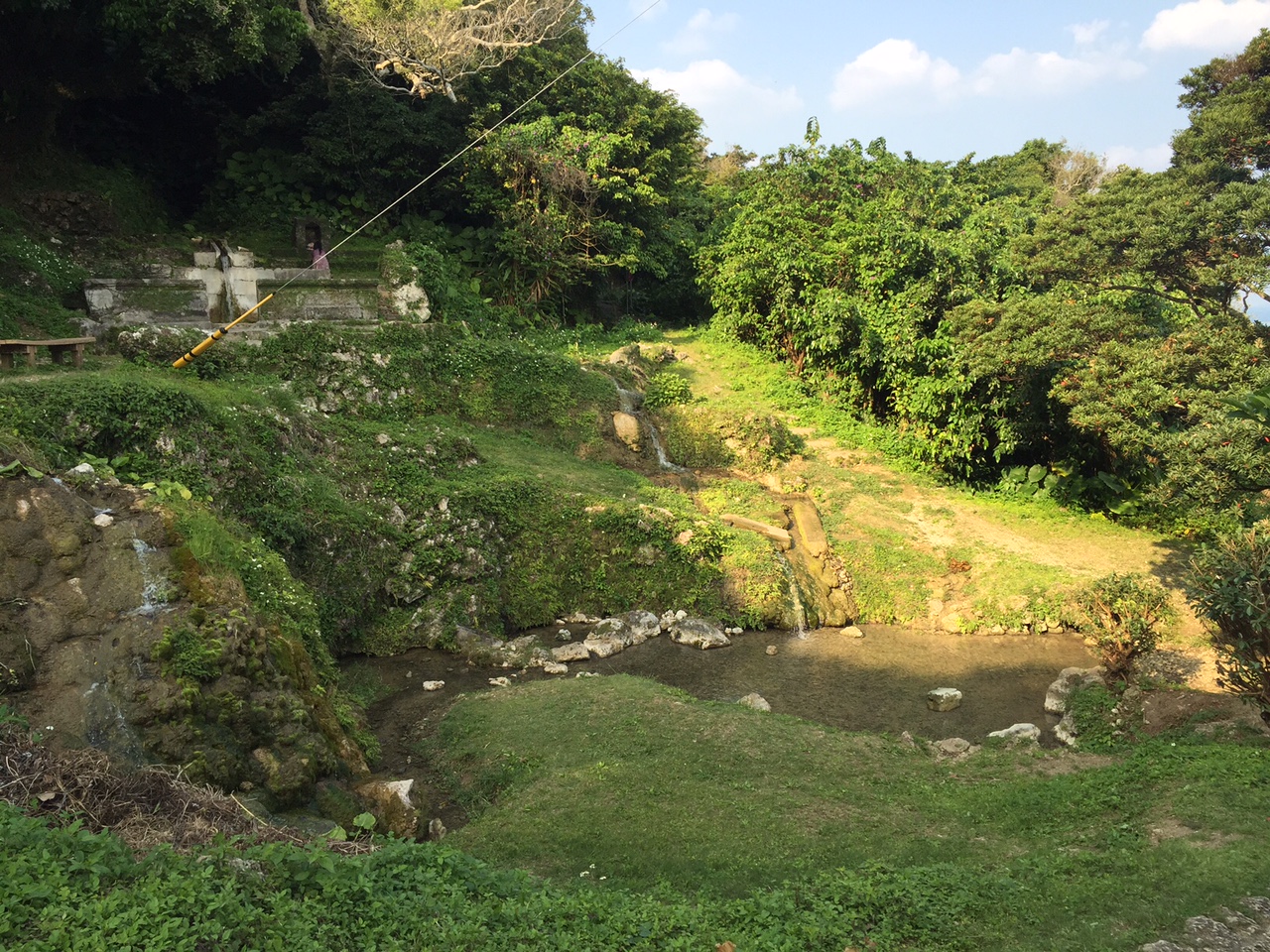 垣花樋川全体像